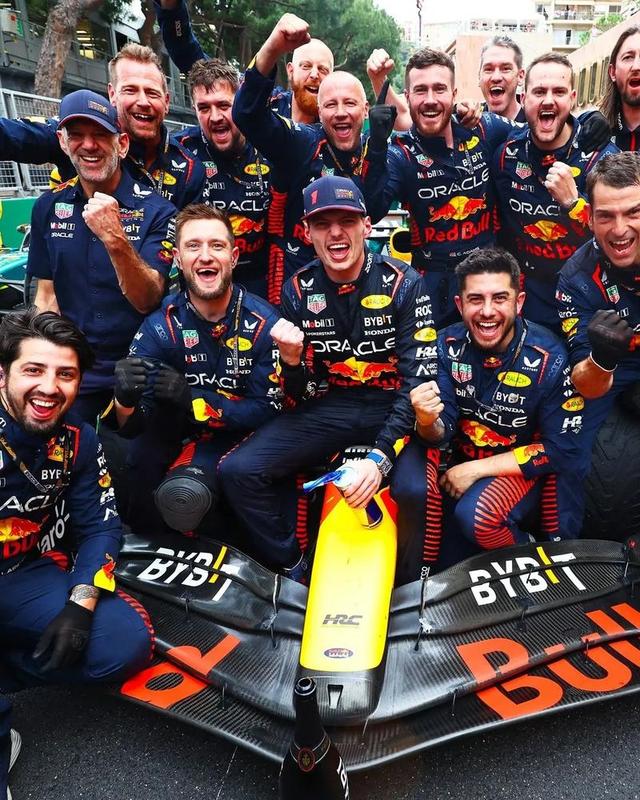 雷诺车队逆转梅赛德斯,维斯塔潘扛起全队 雷诺车队逆转梅赛德斯,维斯塔潘扛起全队